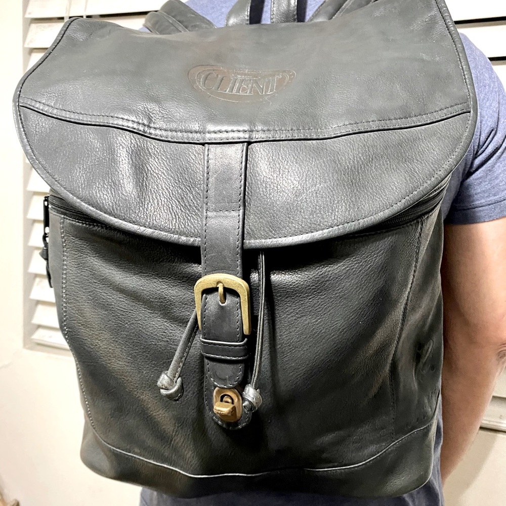 VINTAGE NIKE LEATHER BAG
